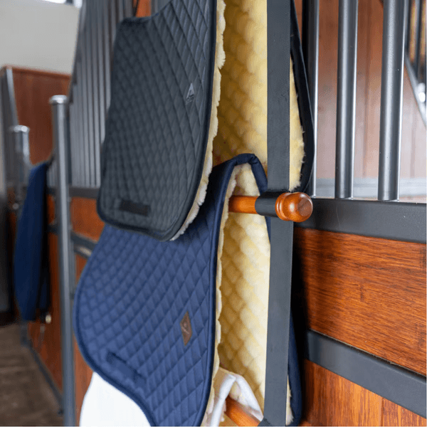 Hovedbilde Kentucky Grooming Deluxe Saddle Pad Holder Luxe