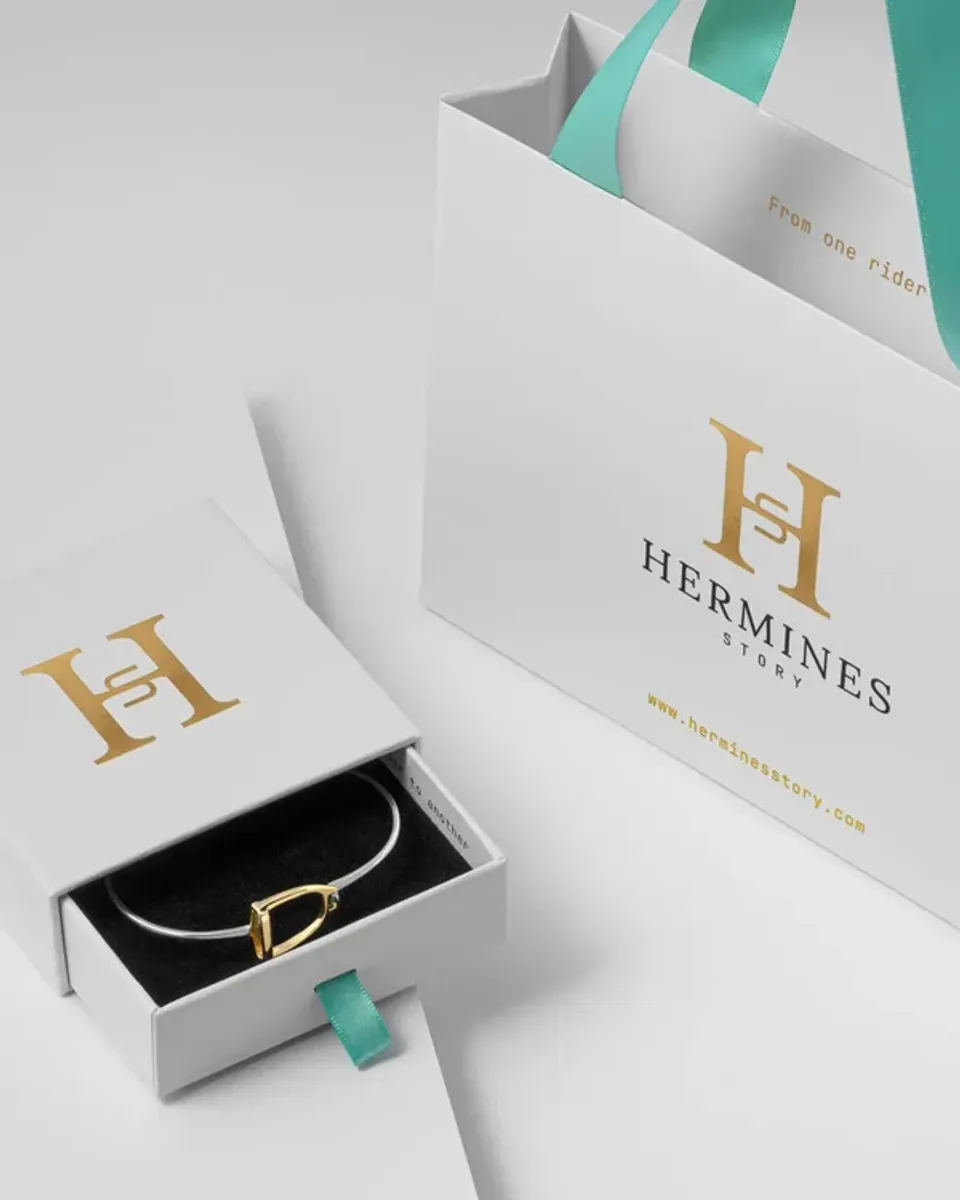 Hermines Story  Josefine - Heart Bangle Bracelet, Sølv