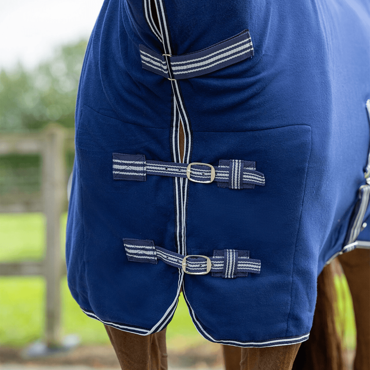 QHP Fleece rug basic with neck blue